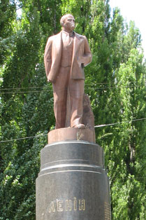 Так выглядит памятник В.И.Ленину с 30.07.09.