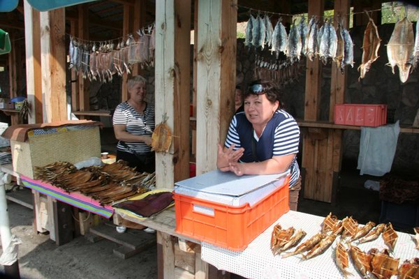 Листвянка. Рыбный базар