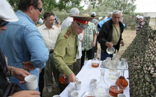 По прибытии на огневой городок всем участникам встречи были предложены  напитки - чай и березовый сок.